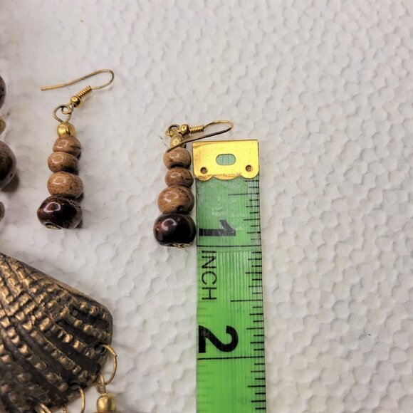 Wooden Round Beads with Shell Shape Pendant Necklace and Earrings Set - Picture 10 of 11